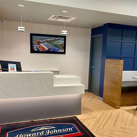 Howard Johnson By Wyndham Winnipeg West Extérieur photo