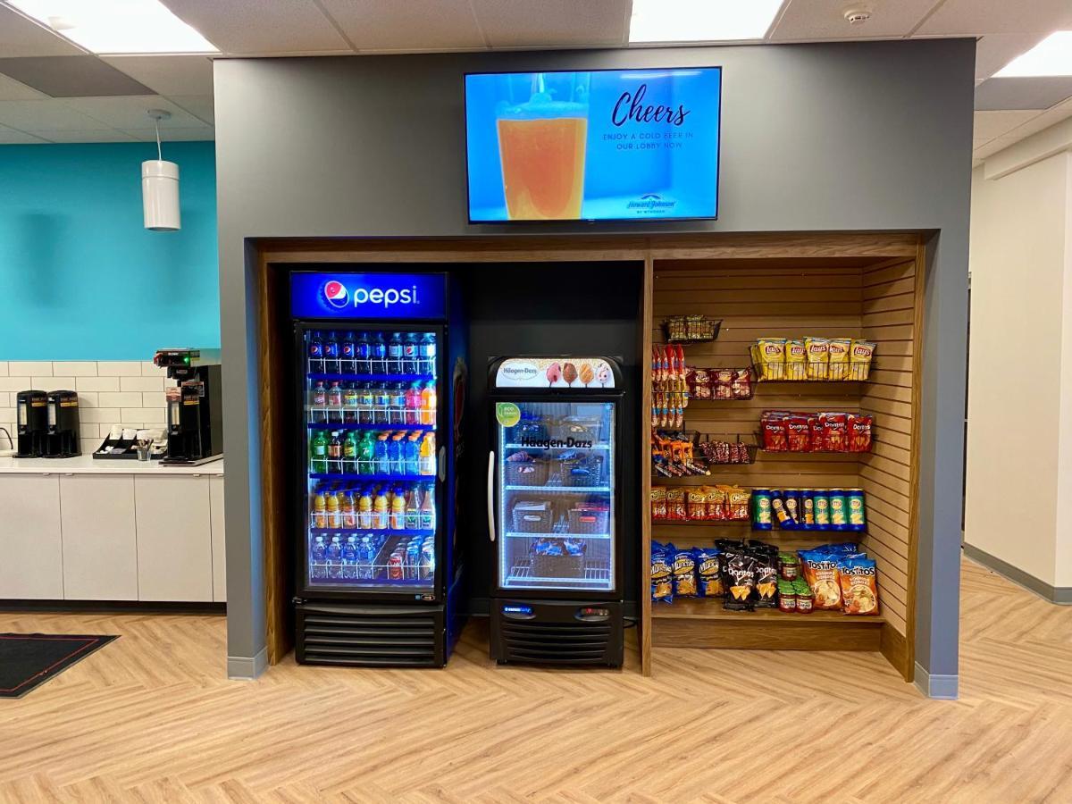 Howard Johnson By Wyndham Winnipeg West Extérieur photo