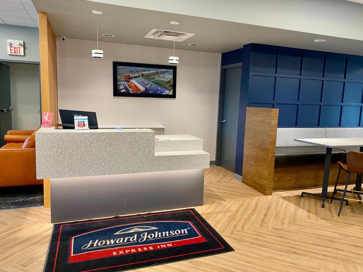 Howard Johnson By Wyndham Winnipeg West Extérieur photo
