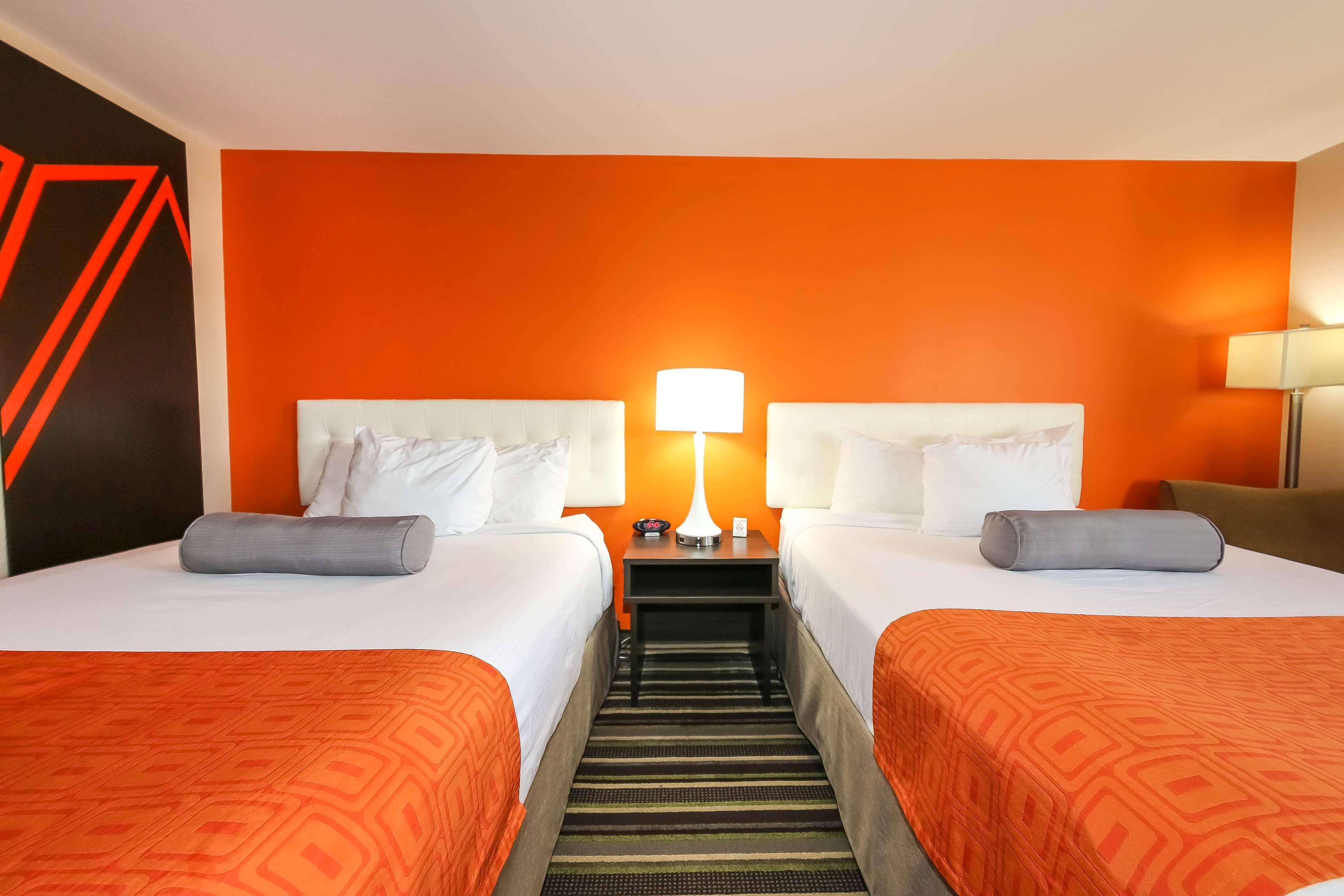 Howard Johnson By Wyndham Winnipeg West Extérieur photo