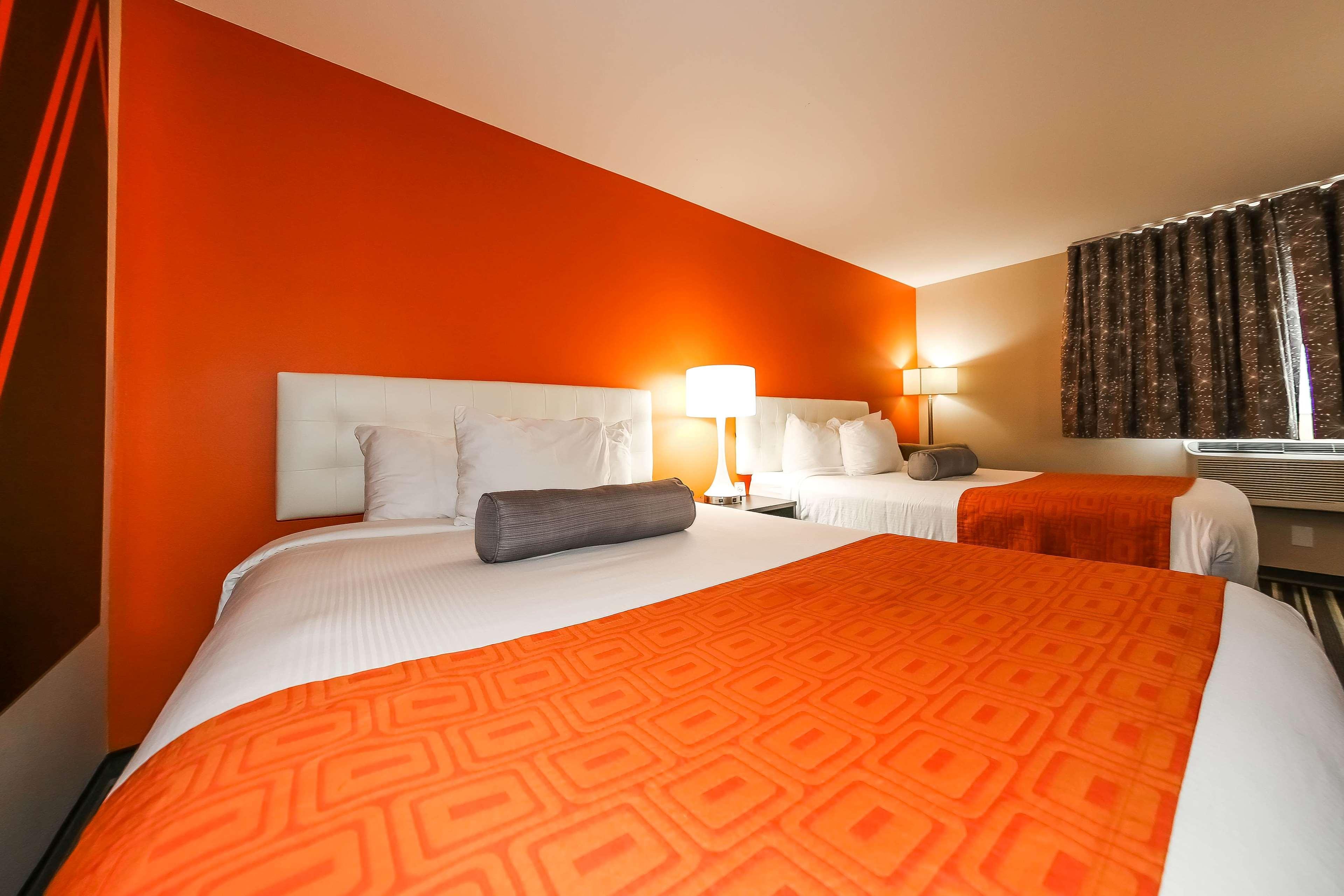 Howard Johnson By Wyndham Winnipeg West Extérieur photo