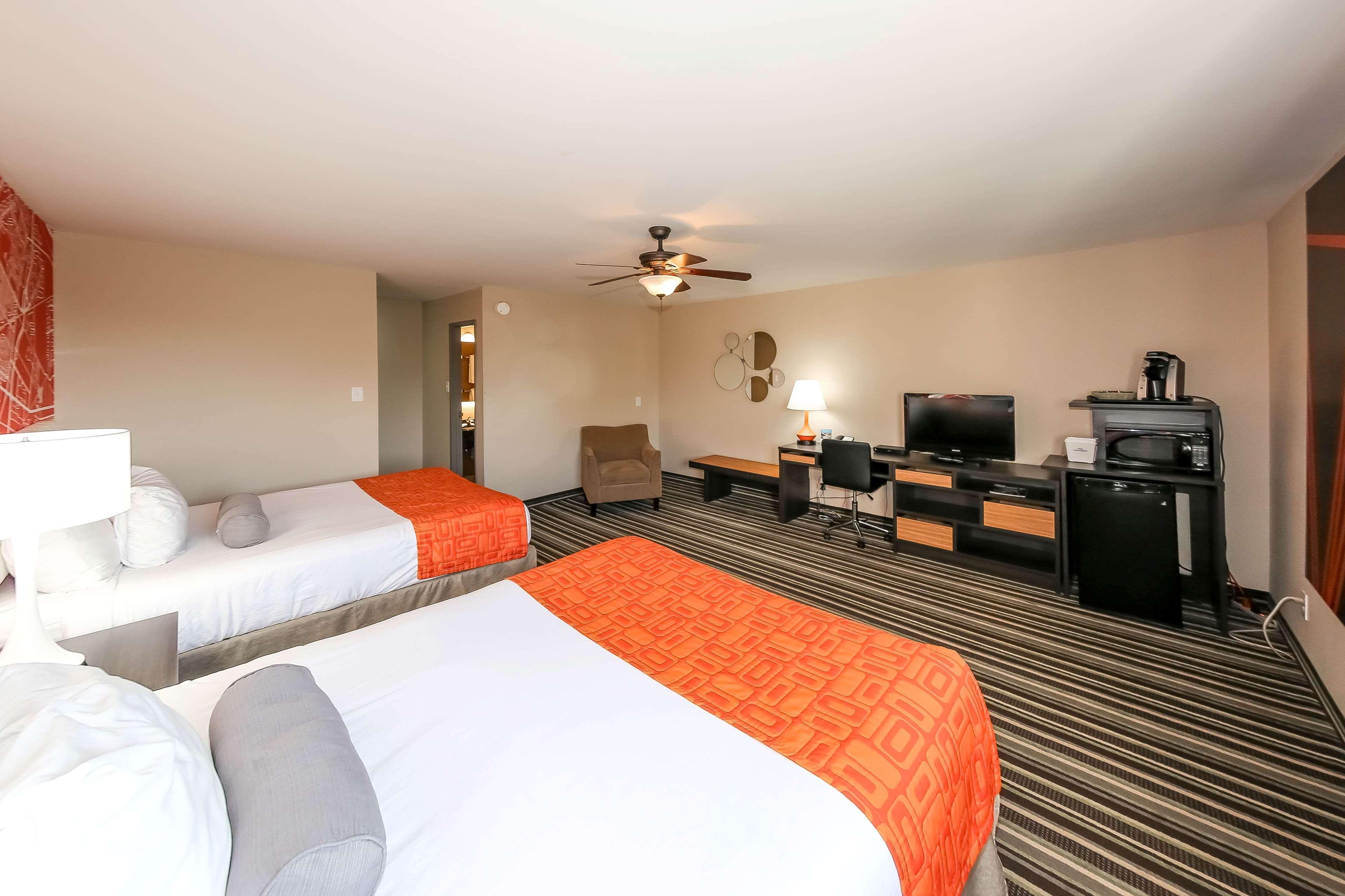 Howard Johnson By Wyndham Winnipeg West Extérieur photo