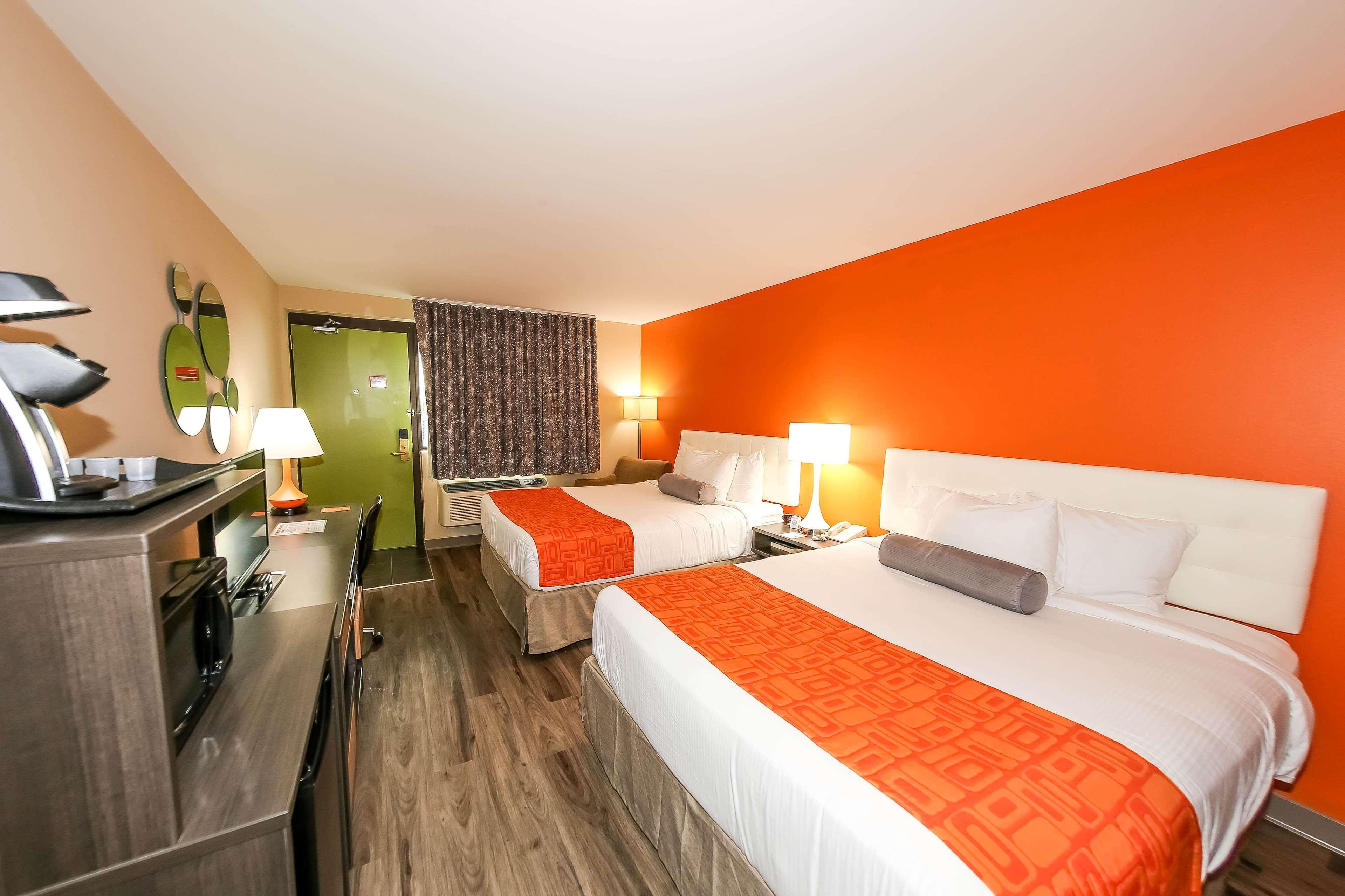 Howard Johnson By Wyndham Winnipeg West Extérieur photo