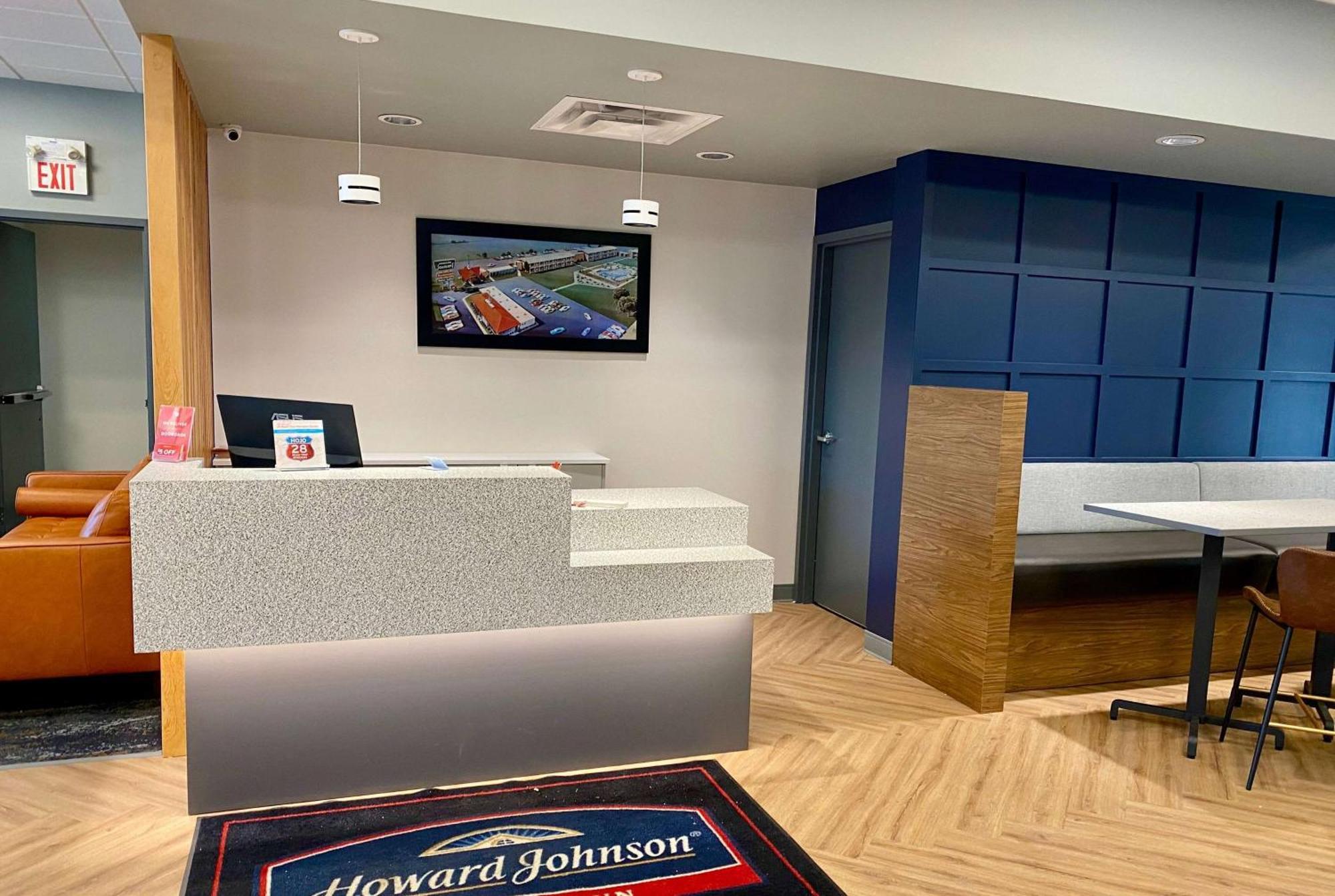 Howard Johnson By Wyndham Winnipeg West Extérieur photo