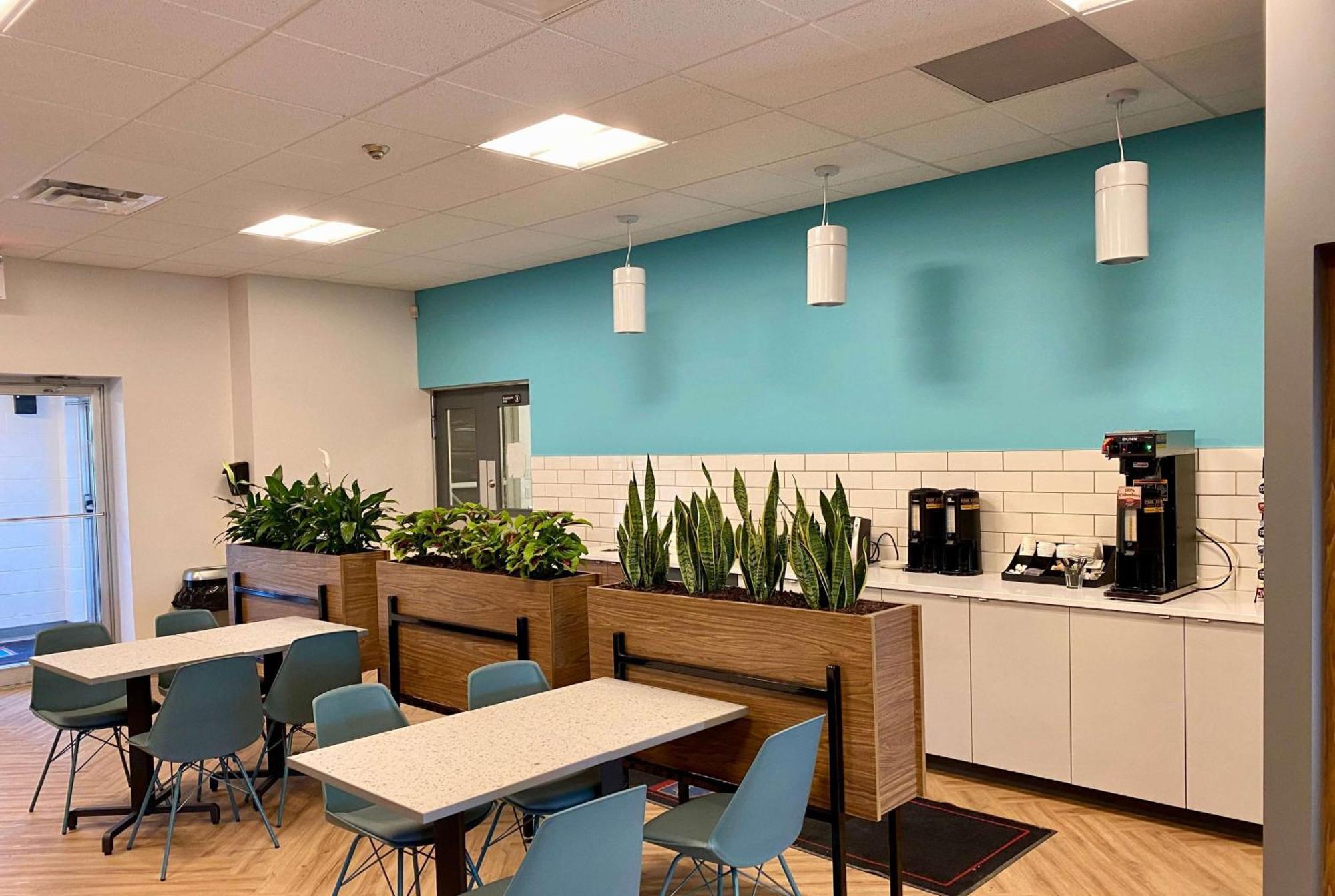 Howard Johnson By Wyndham Winnipeg West Extérieur photo