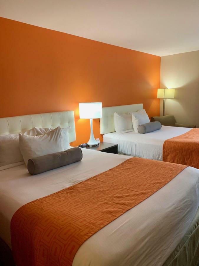 Howard Johnson By Wyndham Winnipeg West Extérieur photo