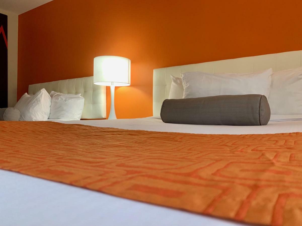 Howard Johnson By Wyndham Winnipeg West Extérieur photo