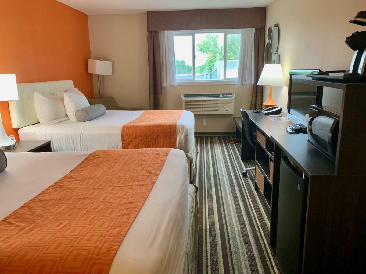 Howard Johnson By Wyndham Winnipeg West Extérieur photo
